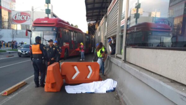 Atropella y mata Metrobús en CDMX a joven madre