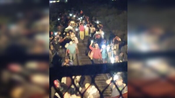 Migrantes interceptan y abordan tren en Chihuahua