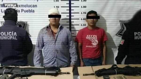 Detienen a dos militares extorsionadores en Puebla