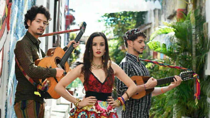 Monsieur Periné celebra sus nominaciones del Latin Grammy con el estreno deluxe de su álbum 'Bolero Apocalíptico'