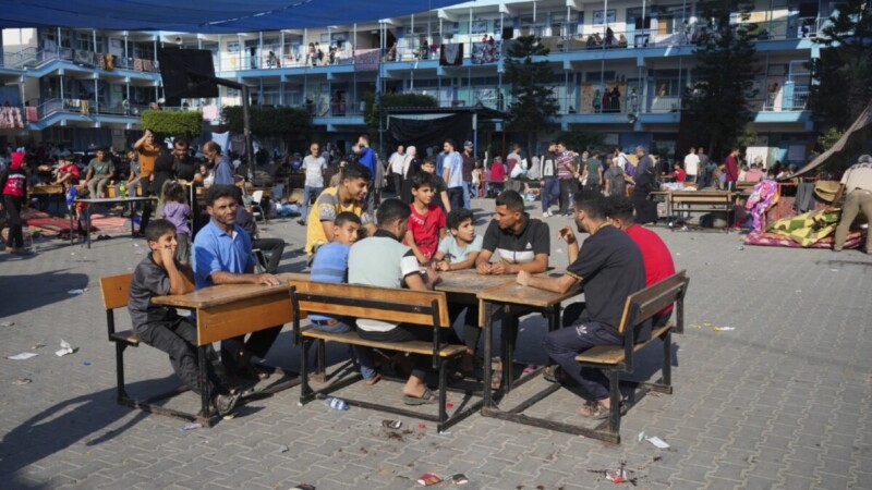 Palestinos batallan para huir hacia el sur de Gaza