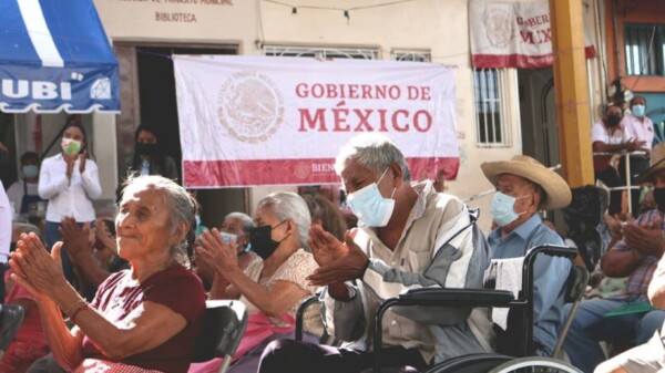 Adelantarán pensiones y becas a damnificados en Guerrero