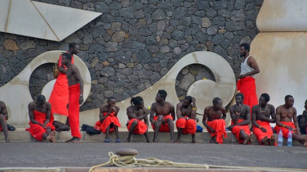 Renace racismo en España por llegada de migrantes a Canarias