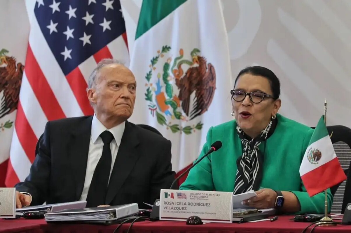El fiscal general, Alejandro Gertz Manero, y la titular de Seguridad y Protección Ciudadana, Rosa Icela Rodríguez, durante la Reunión de Alto Nivel en Seguridad México-Estados Unidos, en Palacio Nacional, en la Ciudad de México, el 5 de octubre de 2023.