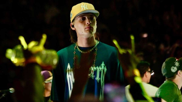 Tras amenazas de muerte, Peso Pluma contrató personal de la CIA