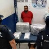 Detienen a dos sujetos con 36 paquetes de droga en Playa del Carmen.