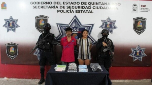 Detienen a una pareja de narcomenudistas en el fraccionamiento Paseos del Mar.