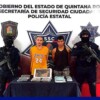 Cancún: Atrapan a dos narcomenudistas con más de 150 dosis y un arma de fuego.