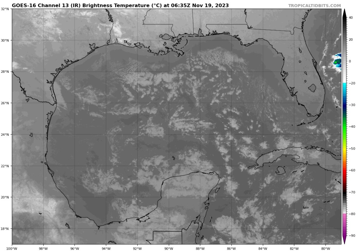 Pronóstico del clima para hoy domingo 19 de noviembre 2023 en Quintana Roo; cielo medio nublado con posibilidad de chubascos en el estado.