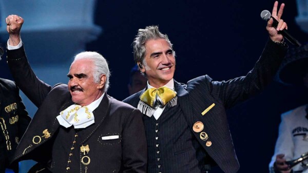 Alejandro Fernández se siente arrepentido de no convivir más con su padre