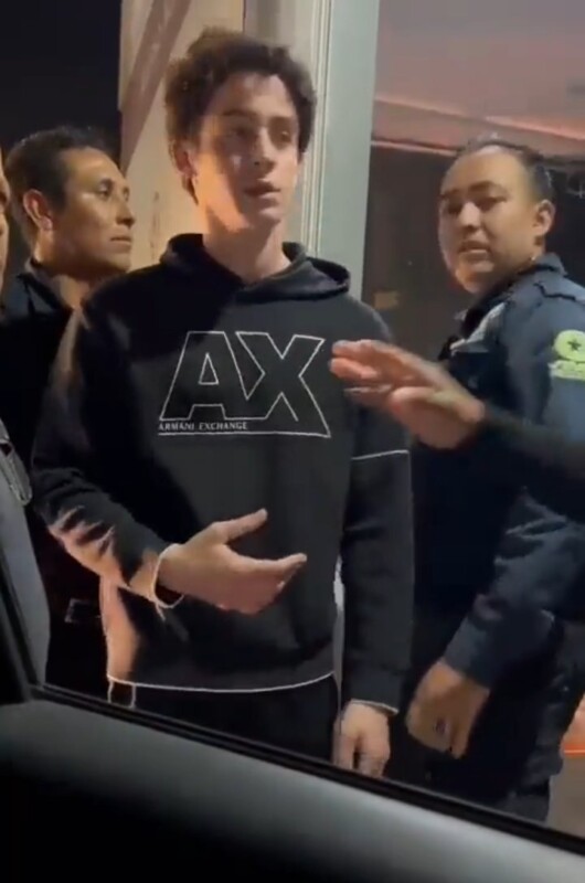 Alumno de la Anáhuac golpea a guardia de seguridad (VIDEO); la agresión se originó porque le solicitó que se identificara en un residencial.