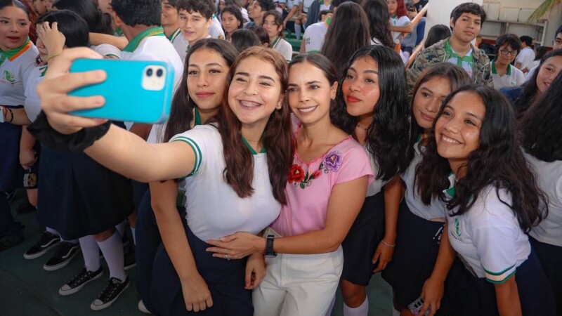 Ana Paty Peralta llama a jóvenes a trabajo conjunto por Cancún