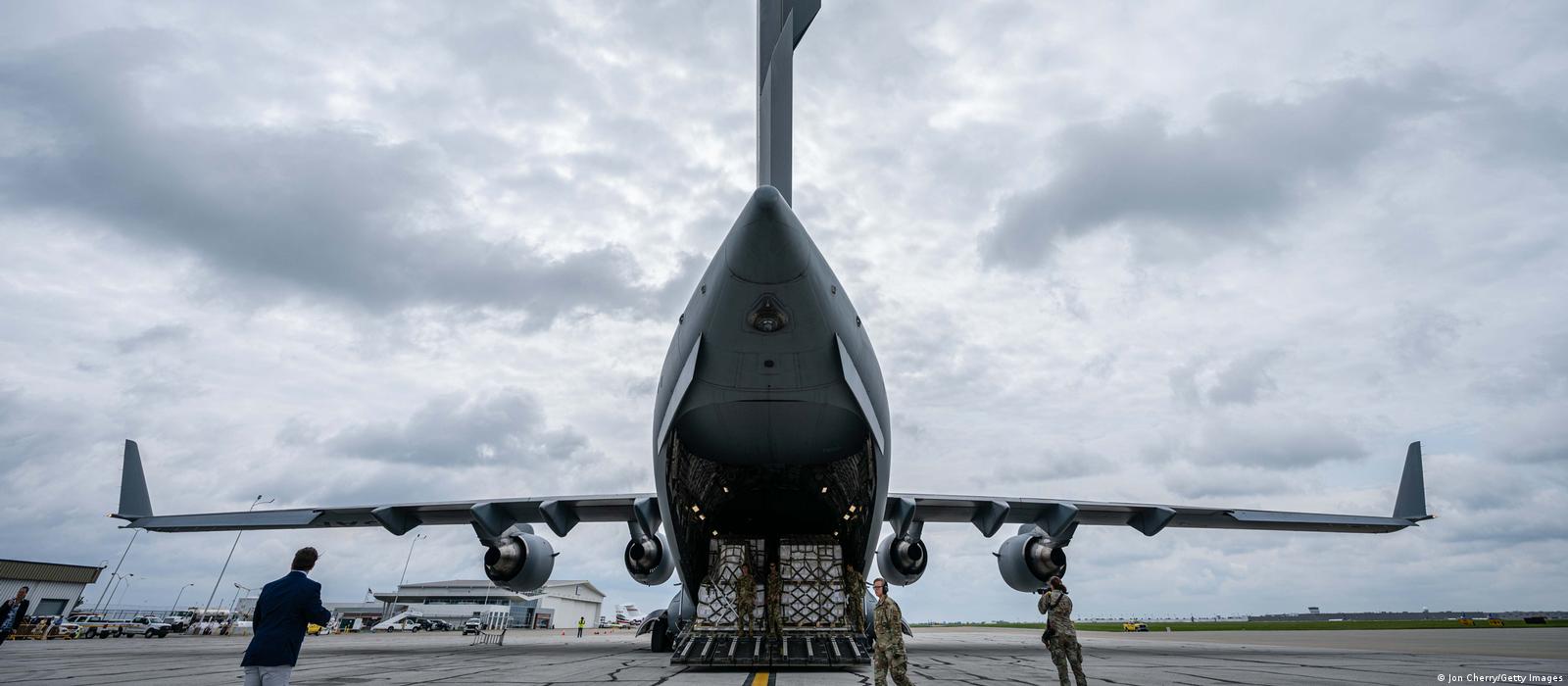 Un avión procedente de Estados Unidos aterrizó el martes 11 de octubre en la base aérea de Nevatim, en el sur de Israel, se trató del primer cargamento de armas enviado al Estado sionista para iniciar el exterminio étnico la Franja de Gaza.