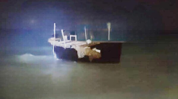 Aseguran a 12 balseros cubanos que recalaron en la Zona Hotelera de Cancún.