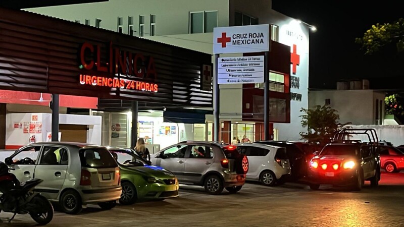 Baleado busca ayuda médica en la Cruz Roja de Cancún