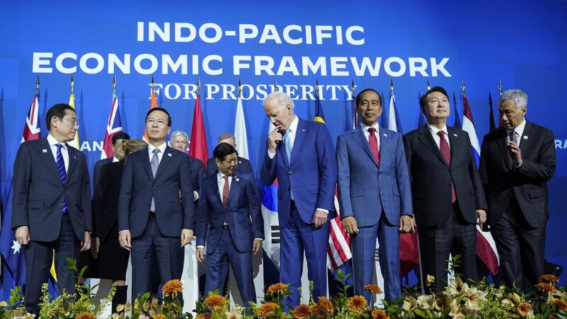 Biden desorientado e ido deja confundido a líder de Indonesia