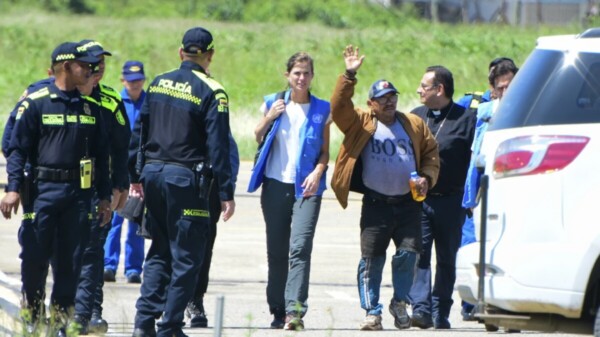 Libera guerrilla colombiana a padre del futbolista Díaz