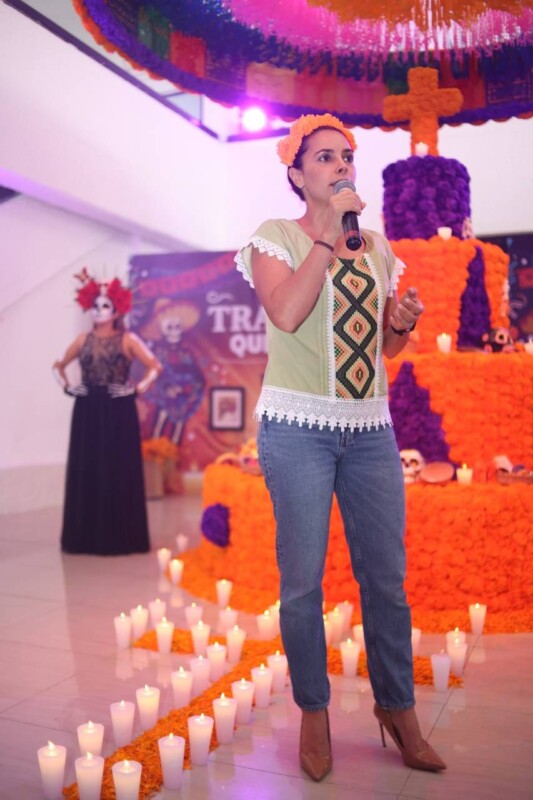 Las tradiciones mexicanas mantienen a las y los cancunenses unidos para recordar a los fieles difuntos, afirmó la presidenta municipal.