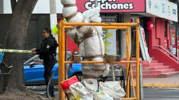 Policías en Guadalajara confunden estatua con cadáver