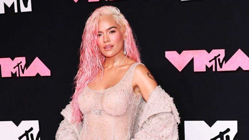 Desvelan el look de Karol G en la serie “Griselda”