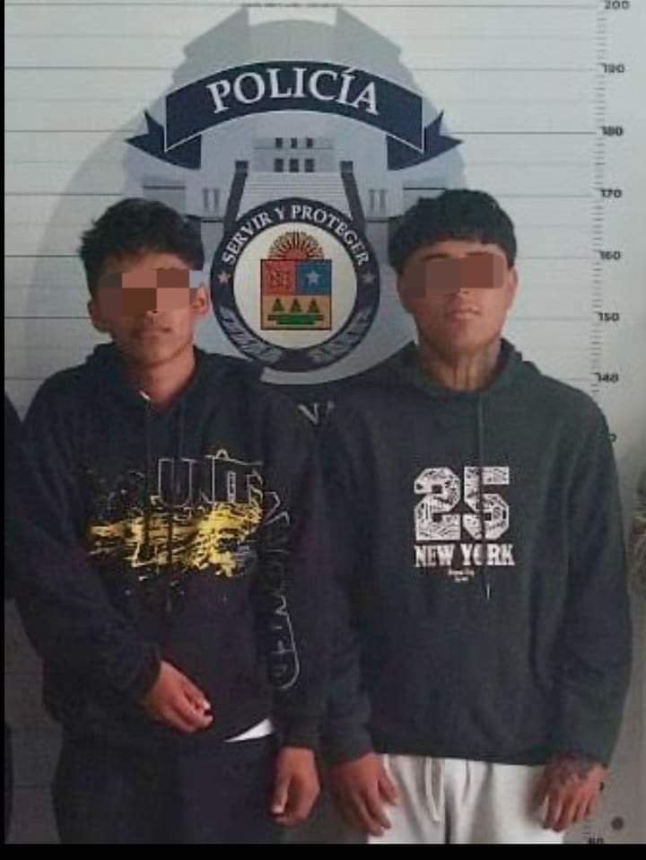 Detienen en Cancún a dos miembros de una banda que asalta en motos; Alexis “P” y Emiliano “M” son investigados por la Fiscalía.