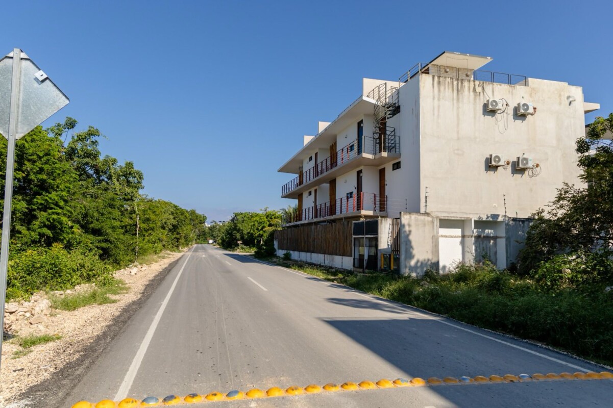 En esta obra se realizaron 2250 metros lineales de calles pavimentadas y 560 metros lineales de calles a nivel terracerías solicitadas por los beneficiarios.