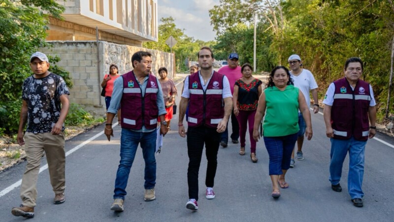 Diego Castañón le cumple a las familias de la colonia La Veleta; entrega obra de pavimentación.