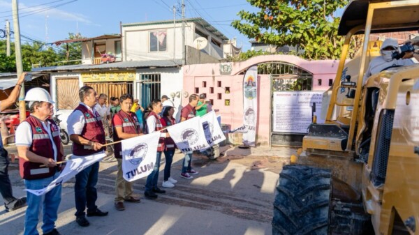 Diego Castañón pone en marcha  construcción del drenaje sanitario en la colonia Huracanes.