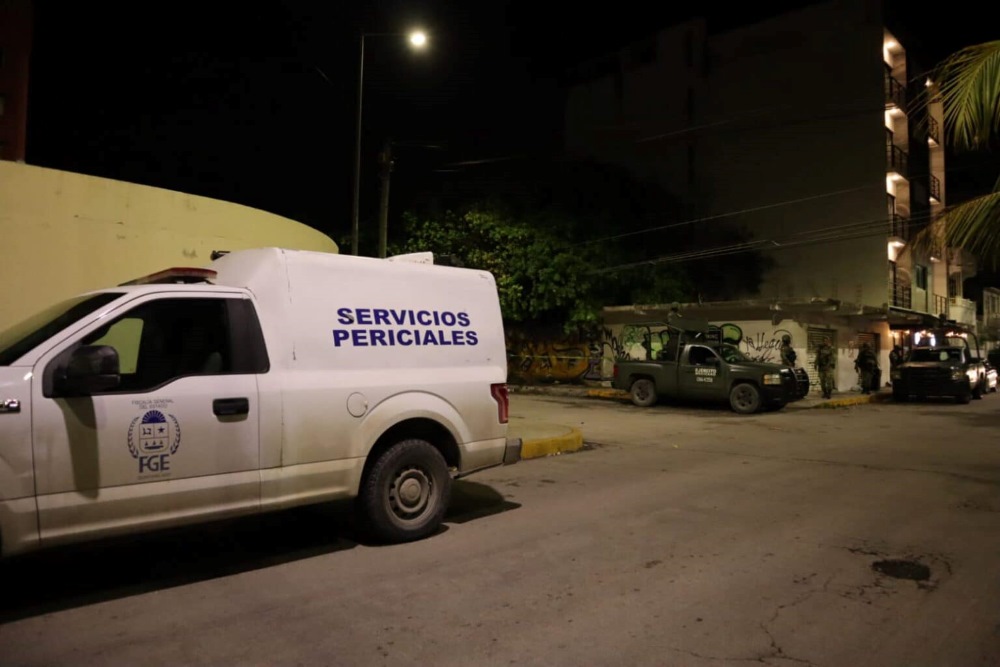 Ejecutan a balazos a un hombre en la colonia Colosio de Playa del Carmen; la víctima viajaba en una bicicleta cuando le dispararon desde un auto.