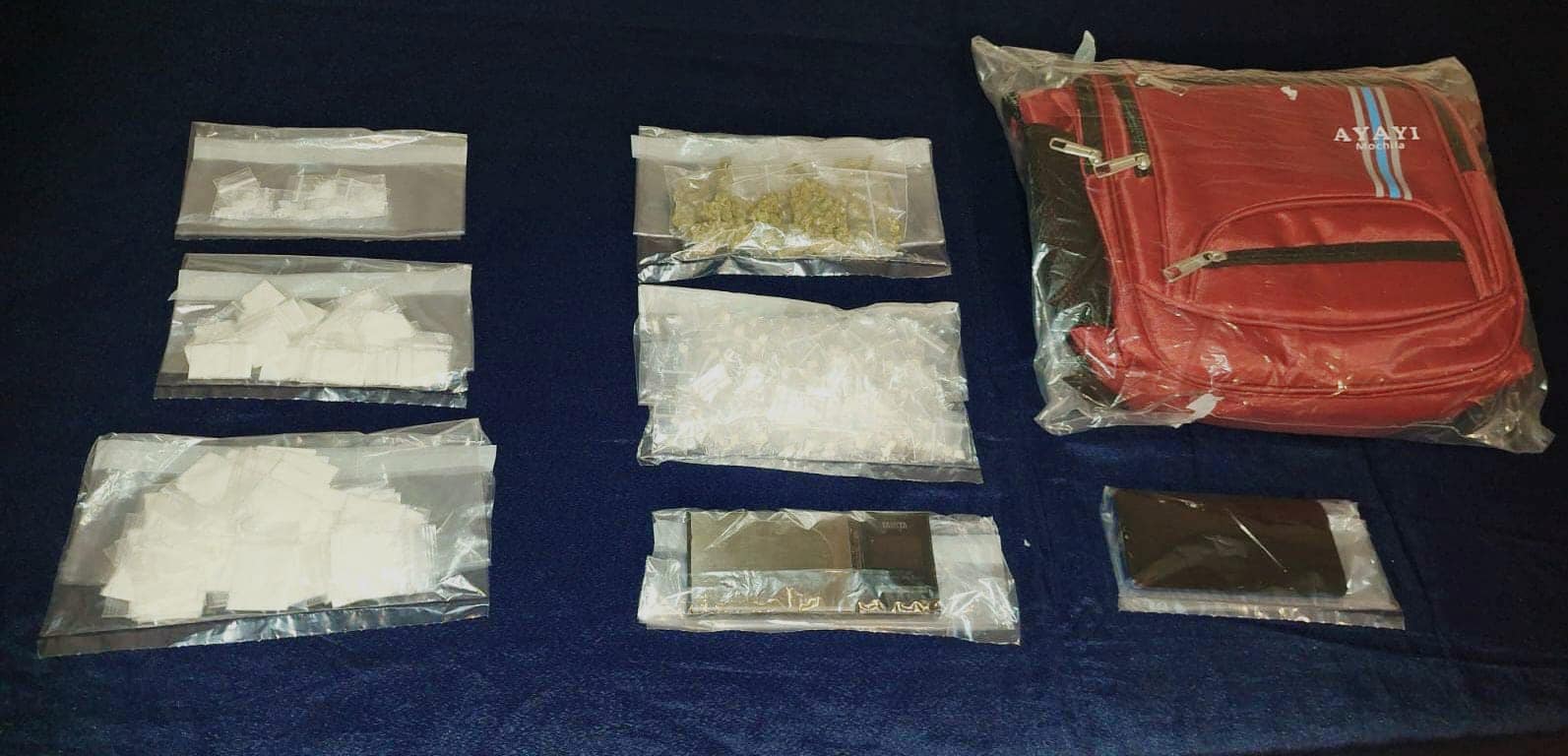 En Playa del Carmen cae presunto narcomenudista con más de 370 dosis; el chetumaleño José “N” manipulaba los enervantes cuando lo aseguraron.