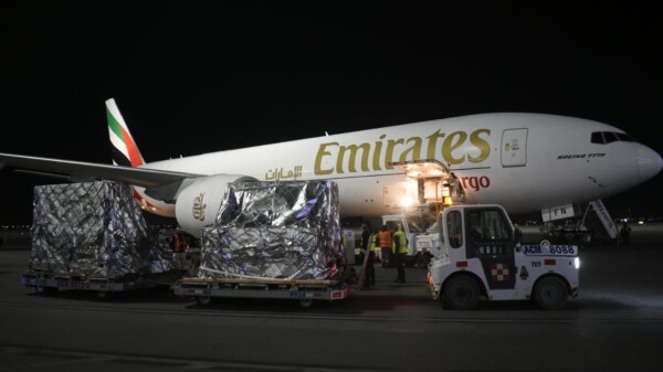 Recibe México embarque con 648 mil dosis de Sputnik V contra Covid-19