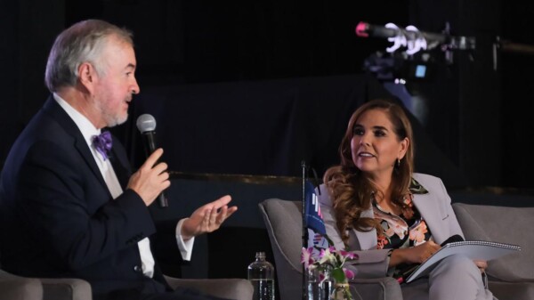 Promueve Mara Lezama la política turística de Quintana Roo en Congreso Nacional de Turismo