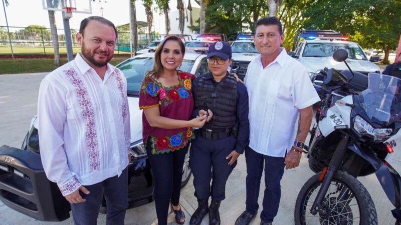 Entrega Mara Lezama patrullas para la seguridad en Bacalar en beneficio de la ciudadanía