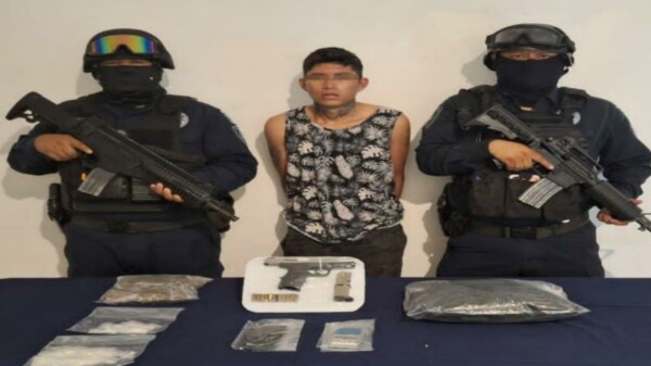 Detienen a narcomenudista armado en Playa del Carmen