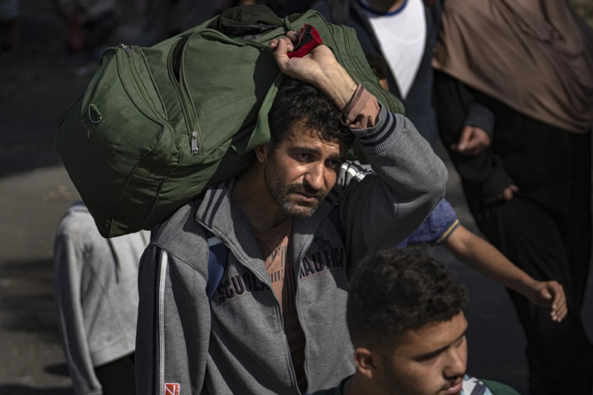 Mientras tanto en Gaza continúa el éxodo palestino ante el asedio del ejército sionista de Israel.