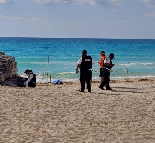 Rescatan el cuerpo de un joven ahogado en playa de Cancún; esta mañana se reportó el hallazgo a la altura del muelle de Mocambo, en el kilómetro 9.5.