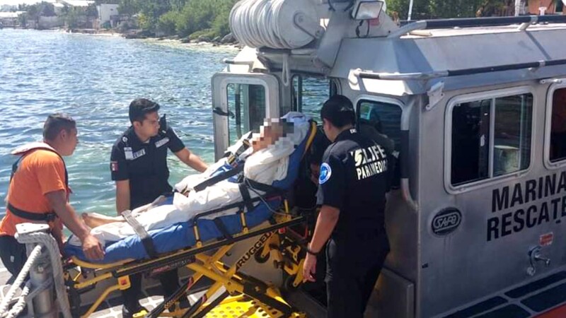 Traslada Semar a paciente grave de isla Mujeres a Cancún