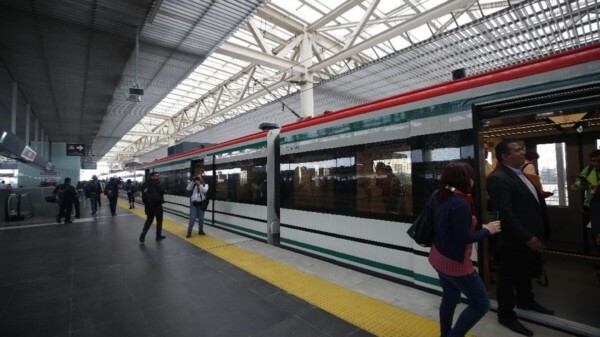 Trenes de pasajeros pueden concretarse en 6 años: AMLO