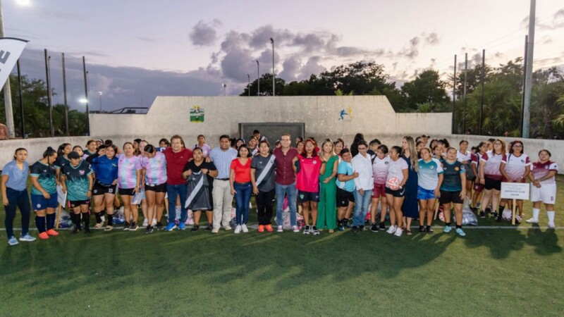 Diego Castañón inaugura liga femenil “Unidas por el Deporte” en Tulum