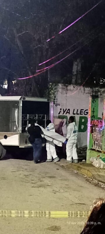 Un muerto y un lesionado durante riñas en Cancún (VIDEO); en ambos casos la Policía no detuvo a los agresores.