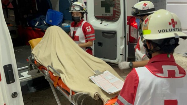 Violento robo en Cancún: martillan y le cortan la oreja a un pollero