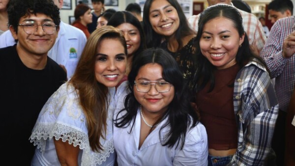 Mara Lezama anuncia becas universitarias para empoderar a las mujeres