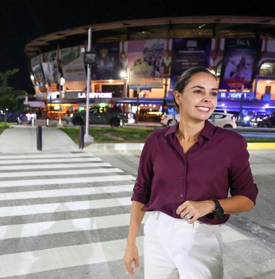 Recorre la presidenta municipal de Benito Juárez las intersecciones más importantes de la ciudad, en donde se realiza la modernización de semáforos.