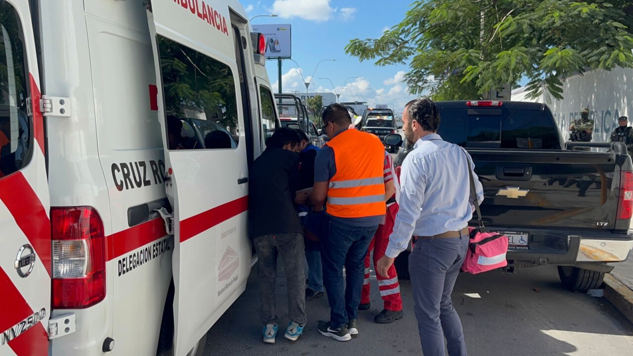 Realiza la FGR realiza simulacro de emergencia en sus instalaciones en Cancún; la movilización llamó la atención de transeúntes y automovilistas.