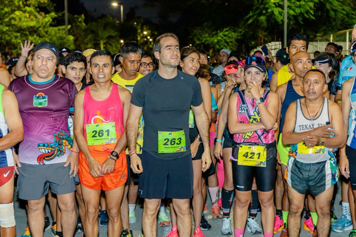Tulum: Espectacular carrera medio maratón 21K reúne a 450 atletas; el arranque fue encabezado por el presidente Diego Castañón Trejo.