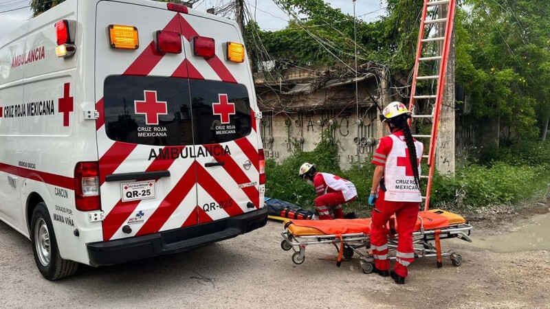 Trabajador de Telmex sufre descarga eléctrica en Cancún