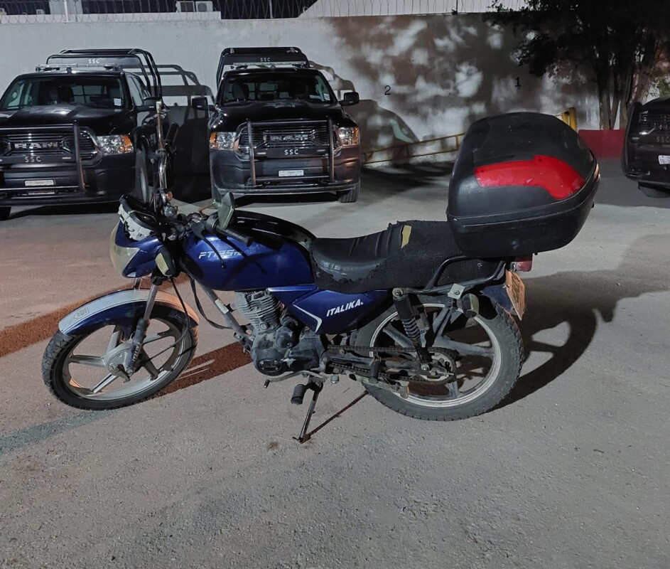 Detienen a dos sujetos por agredir a policías en Cancún; a Fredy “N” y Wilbert “N” les marcaron el alto por viajar de forma temeraria una moto