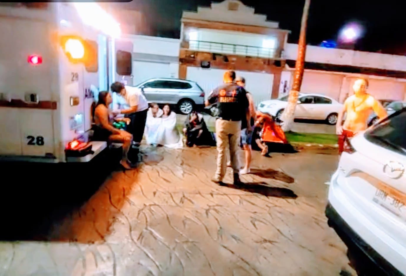 Se hunde embarcación con 11 turistas en Cozumel; las malas condiciones climáticas fue factor para el percance la noche del domingo.