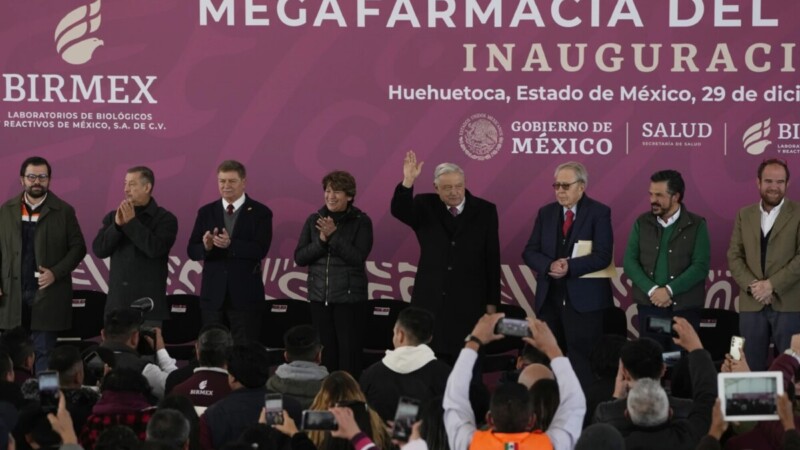 Inaugura AMLO la megafarmacia, la panacea contra la corrupción
