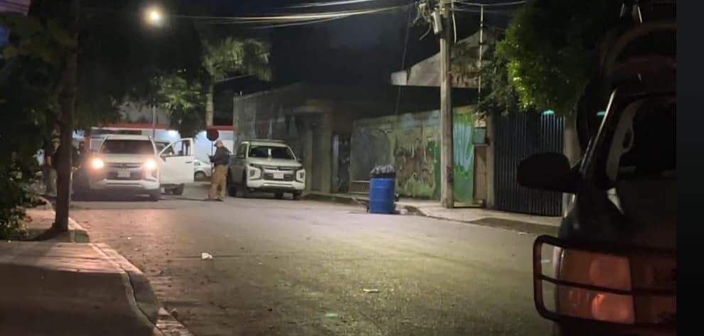Aseguran dos inmuebles utilizados como puntos de narcomenudeo en Playa del Carmen; elementos de la FGR llevaron a cabo cateos en la colonia Ejido.